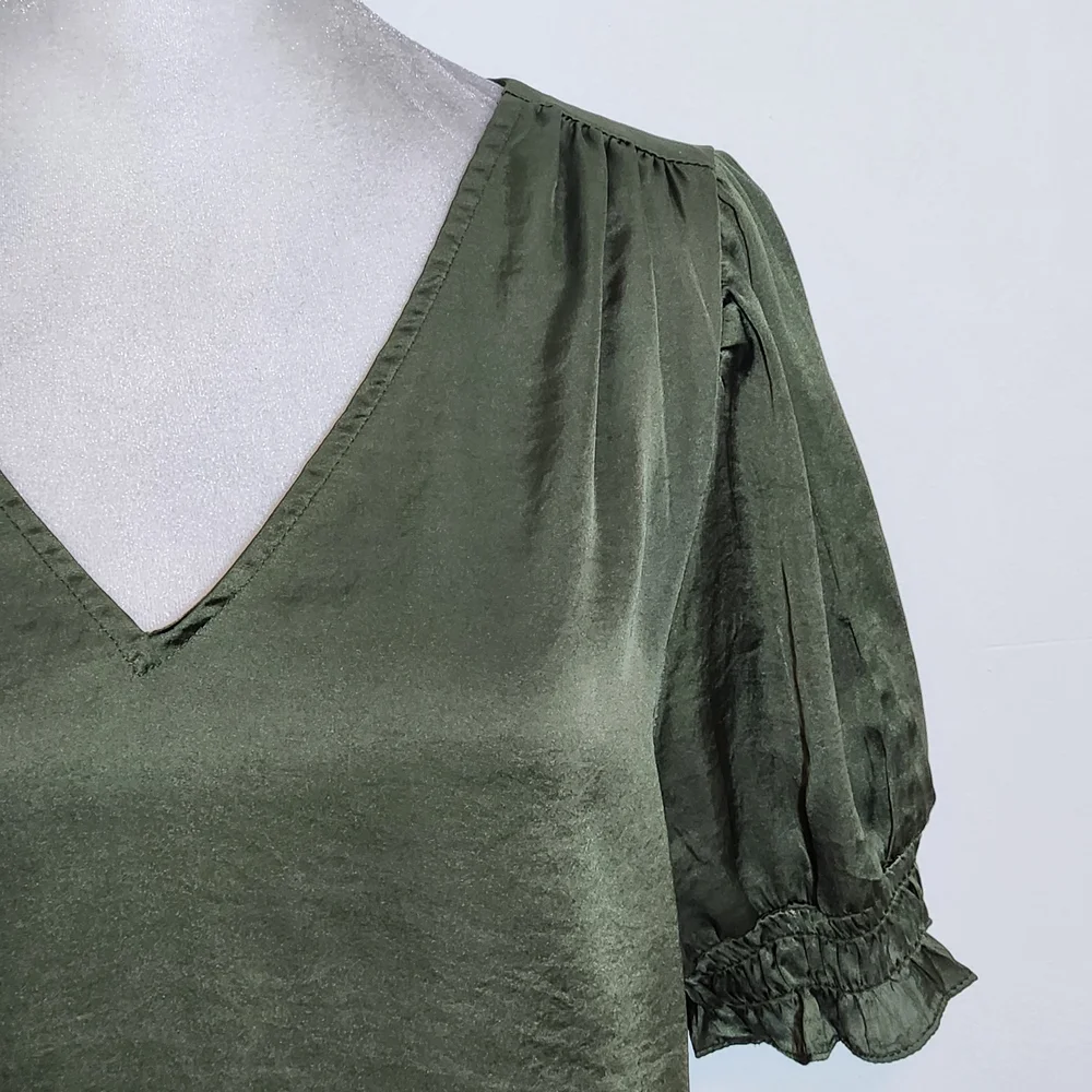1 State Olive Green Satin Top with Smocking Size Small Green Blouse - Picture 4 of 8